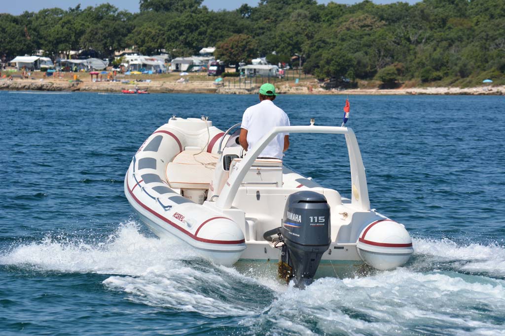Aquarius rent a boat Porec Maestral 650 krma