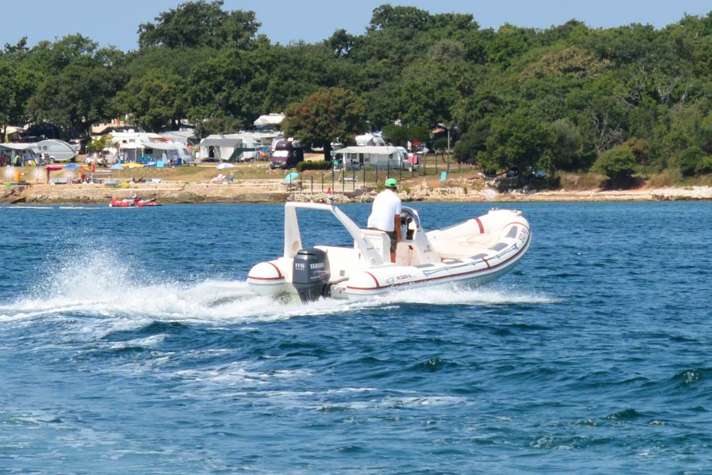 Aquarius rent a boat Porec Maestral 650 sea